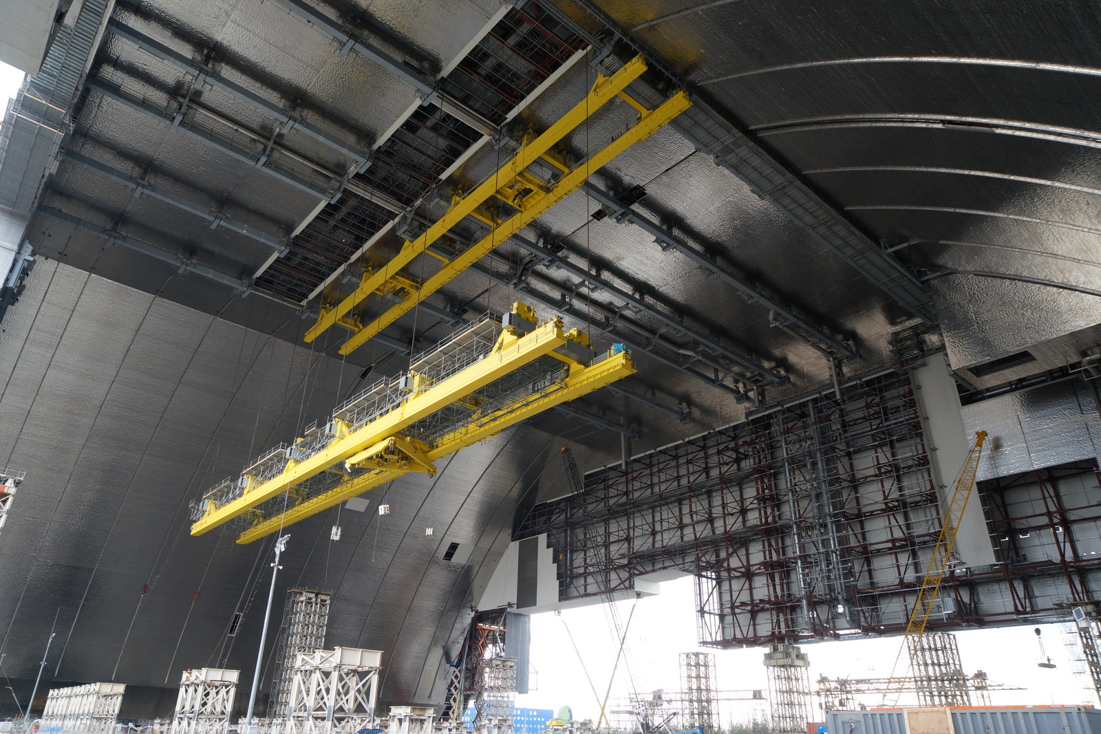 Bridge assembly being installed in Chernobyl safe confinement structure